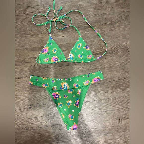 Frankie‘s Bikinis Nick String Triangle Bikini in meadow NWOT - Picture 4 of 4